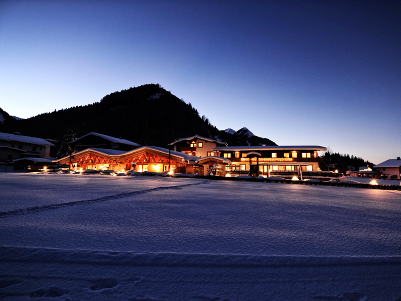 Winteransicht vom Gästehaus Wiesenruh inmitten der Tiroler Zugspitzarena